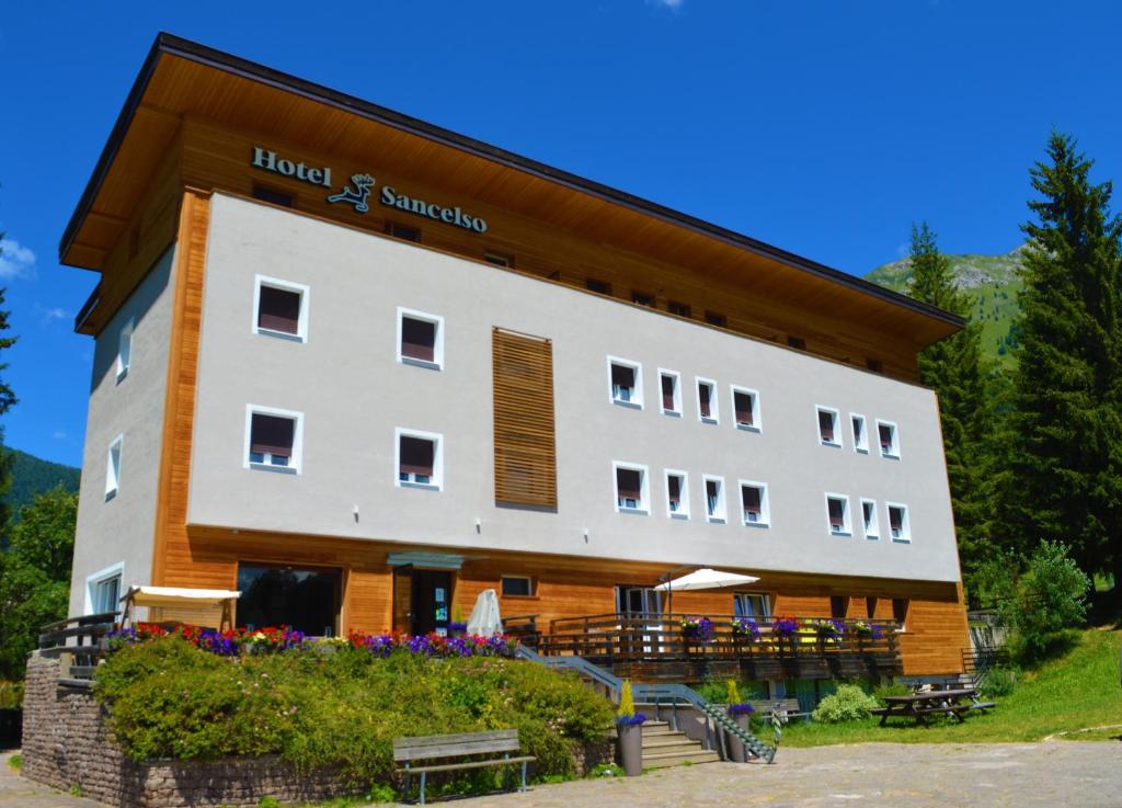 Hotel Sancelso exterior